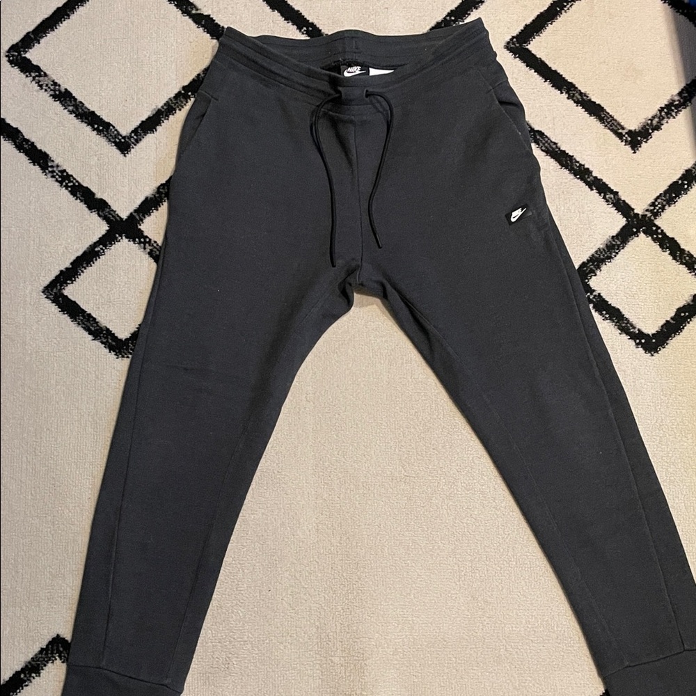 Nike Men’s Charcoal Sweatpants